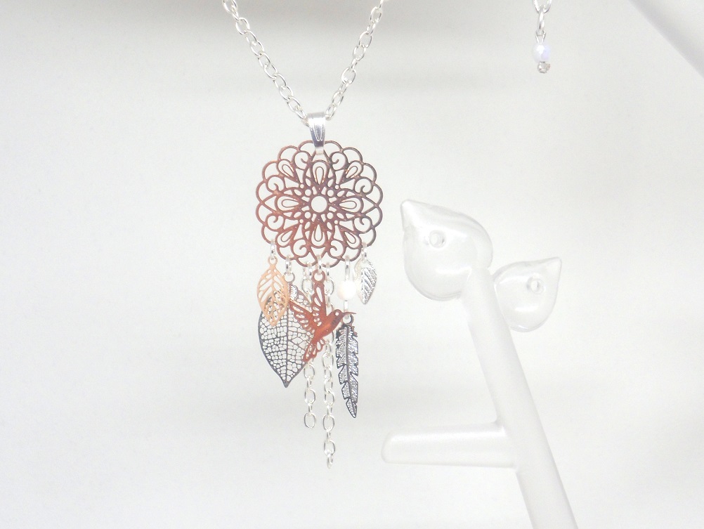 Odacassie_011-1_Collier_rosace_fleur_oiseau_plume_feuilles_or_rose_gold_argente_blanc_nacre_irise