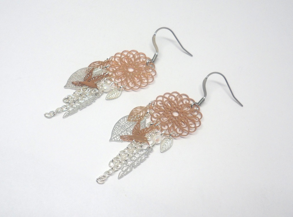 Odacassie_013-2_Bouclesdoreilles_rosaces_fleurs_oiseaux_plumes_feuilles_or_rose_gold_argente_blanc_nacre_irise