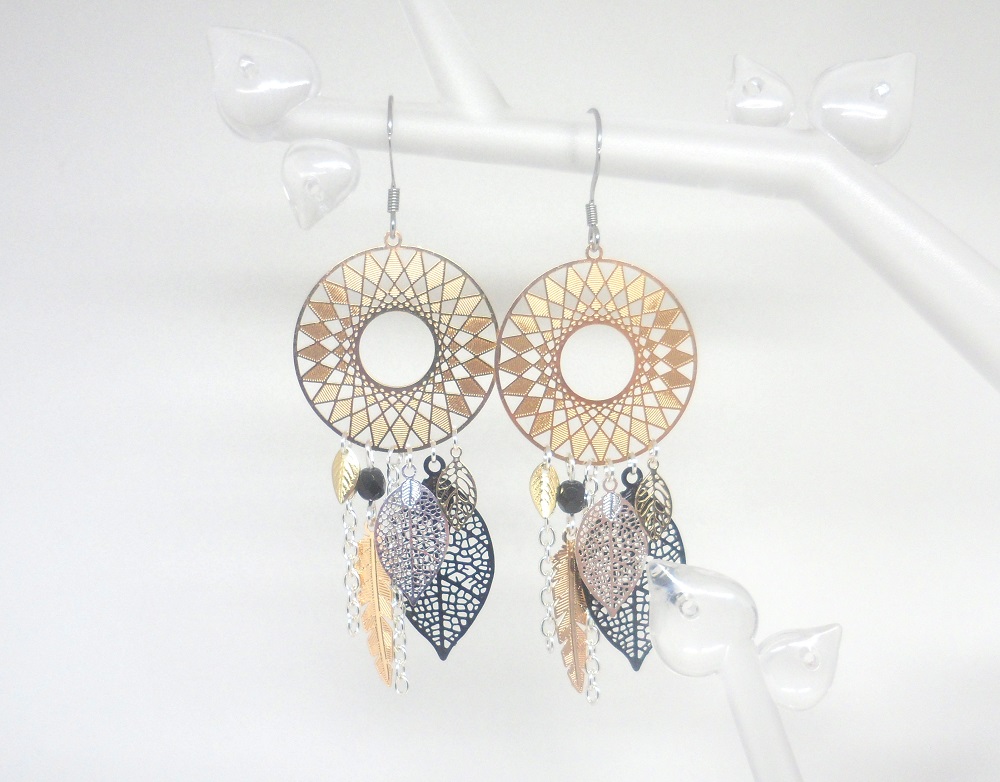 Odacassie_030-1_Bouclesdoreilles_attrape_reves_estampes_etoilees_dore_noir