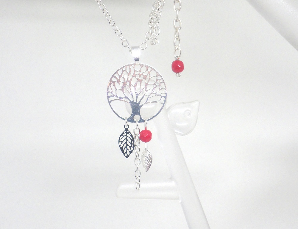 Odacassie_034-1_Collier_estampe_arbre_de_vie_feuilles_argente_rouge_noir