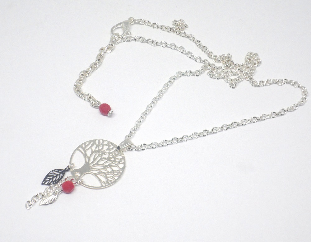 Odacassie_034-2_Collier_estampe_arbre_de_vie_feuilles_argente_rouge_noir