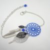 bracelet bleu vif bleu roi bleu électrique noir argenté esprit attrape-rêves dreamcatcher fines estampes rosace feuilles plume perles création Odacassie