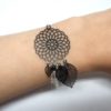 bracelet attrape-rêves noir et argenté dreamcatcher estampes feuilles plume perles Odacassie