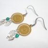 boucles d'oreilles dorées vert émeraude argenté rosace feuilles perles en verre de Bohême estampes création Odacassie