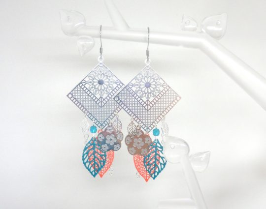 Boucles d'oreilles losanges fleurs feuilles corail vert émeraude argenté acier inoxydable création Odacassie