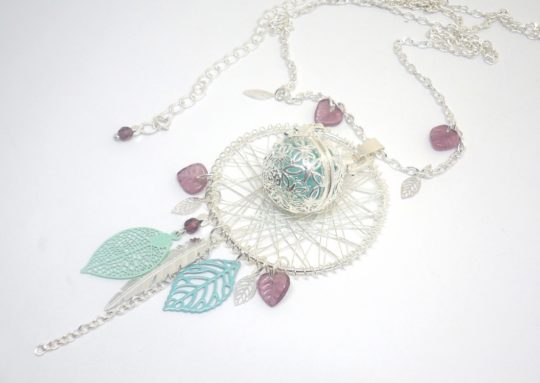 bola de grossesse dreamcatcher turquoise vert d'eau violet améthyste argenté feuilles plume perles création Odacassie pièce unique