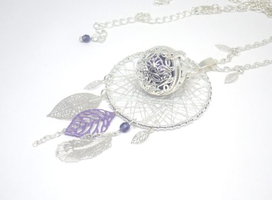 Bola de grossesse violet argenté papillons feuilles plume perles en verre de Bohême bijou de grossesse pièce unique par Odacassie