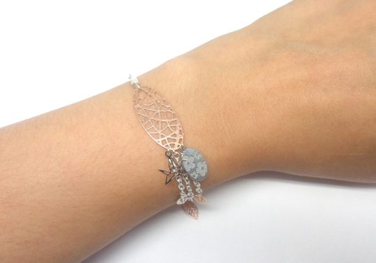 Bracelet ovale ajouré oiseau origami pendentif fleurs fines estampes feuilles perles bijou fait main par Odacassie