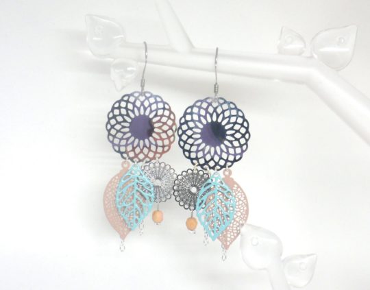 Boucles d'oreilles acier inoxydable rosaces fines estampes feuilles turquoise clair sable argenté dreamcatcher attrape-rêves bijou édition limitée Odacassie