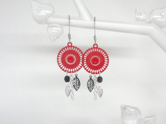 boucles d'oreilles estampes rouges et noires