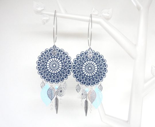 Boucles d'oreilles bleu pétrole bleu clair argenté esprit attrape rêves fines estampes grand format acier inoxydable création Odacassie bijou fait main