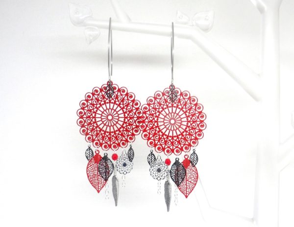 Boucles d'oreilles rouges et noires argentées pièce unique Odacassie Collection Noël 2017 fines estampes dreamcatcher