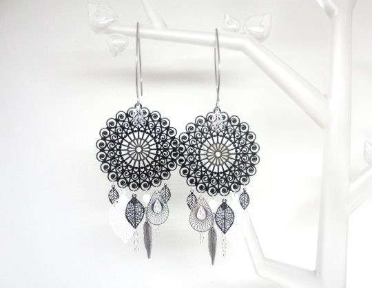 Boucles d'oreilles acier inoxydable noir blanc argenté pièce unique collection Noël 2017 fait main Odacassie fines estampes dreamcatcher