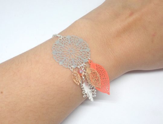 Bracelet corail argenté or rose rose dreamcatcher attrape-rêves estampes feuilles plumes perles en verre de Bohême création édition limitée Odacassie