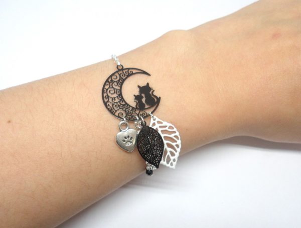 Bracelet chats au lune feuilles fines estampes breloques coeurs empreinte de chat love my cat dans les tons noir argenté et blanc création édition limitée Odacassie bijoux et accessoires