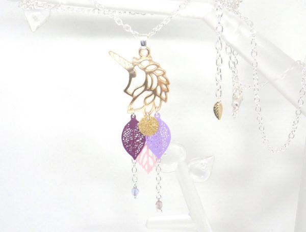 Sautoir licorne doré rose violet prune mauve lilas girly élégant tendance estampes feuilles perles en verre de Bohême long collier en édition limitée Odacassie bijoux et accessoires faits main