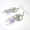 Boucles d'oreilles papillons argenté mauve blanc esprit dreamcatcher mariage cérémonie bohème romantique feuilles plumes perles en verre de Bohême acier inoxydable bijou édition limitée par Odacassie bijoux et accessoires faits main