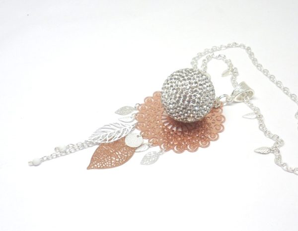 Bola de grossesse bille strass princesse des mille et une nuits or rose argenté blanc feuilles sequin pailleté perles en verre de Bohême pièce unique par Odacassie les créations de Cassandre bijoux et accessoires faits main