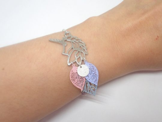 Bracelet licorne argenté rose bleu lavande gris bleuté mauve etampes feuilles sequin pailletté girly chicbracelet par Odacassie les créations de Cassandre bijoux et accessoires faits main bijoux poéiques bohèmes romantiques