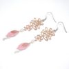 Boucles d'oreilles printemps fleurs feuilles perles rose gold or rose argenté rose fines estampes boucles d'oreilles poétiques bohèmes romantiques par Odacassie les créations de Cassandre bijoux et accessoires faits main