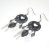 Boucles d'oreilles cœurs noir blanc argenté fines estampes feuilles plume esprit attrape-rêves dreamcatcher bijou en édition limitée par Odacassie les créations de Cassandre bijoux et accessoires faits main bijoux poétiques bohèmes romantiques