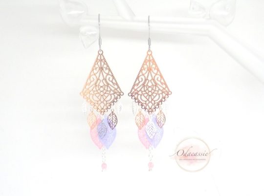 Boucles d'oreilles chandeliers or rose argenté rose lilas feuilles perles acier inoxydable bijou par Odacassie les créations de Cassandre bijoux et accessoires faits main bijoux poétiques bohèmes romantiques