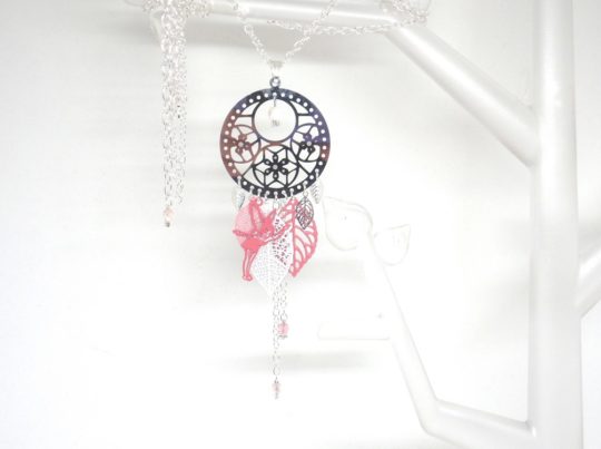 Sautoir fée estampe fleurie feuilles perles attrape-rêves dreamcatcher coloris au choix rose ou violet par Odacassie les céations de Cassandre bijoux et accessoires faits main bijoux poétiques bohèmes romantiques