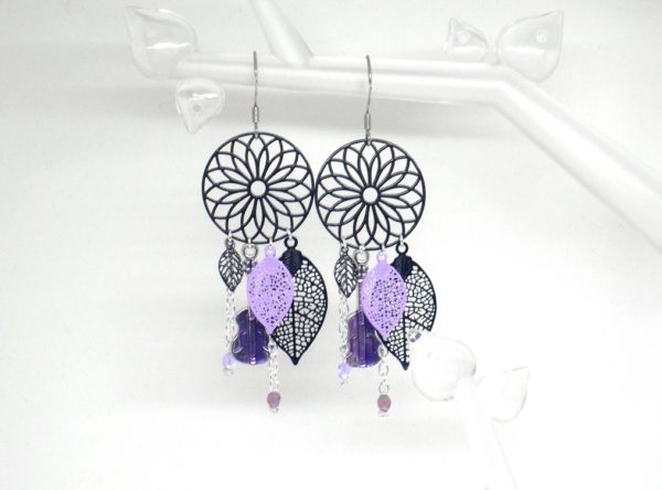 Boucles d'oreilles violons violet noir mauve argenté tendance attrape-rêves acier inoxydable idée cadeau professeur de violon passionnée de violon bijou instrument de musique par Odacassie les créations de Cassandre bijoux et accessoires faits main made in France bijoux poétiques bohèmes romantiques