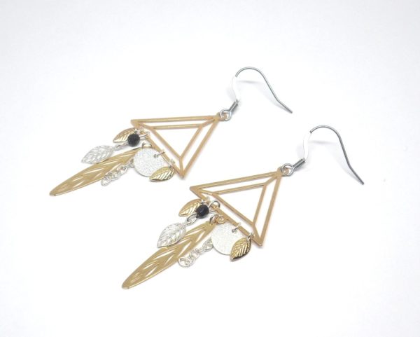 Boucles d'oreilles géométriques esprit graphique avec triangles dorés argenté noir pièce unique acier inoxydable par Odacassie les créations de Cassandre bijoux et accessoires faits main bijoux poétiques bohèmes romantiques