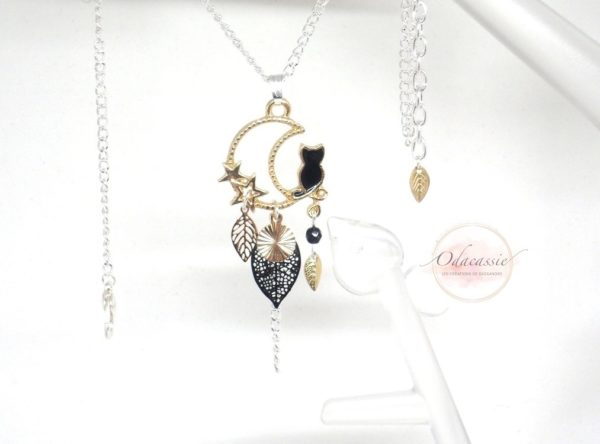 Collier chat noir et doré, étoiles, lune, feuilles, sequin doré et perle en verre de Bohême création Odacassie bijoux et accessoires faits main