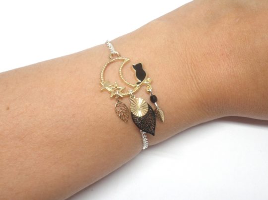 Bracelet chat noir et doré, étoiles, lune, feuilles, sequin doré et perle en verre de Bohême création Odacassie bijoux et accessoires faits main