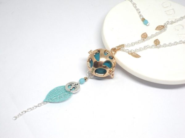 Bola de grossesse doré et turquoise argenté arbre de vie petits pieds feuilles perles idée cadeau naissance idée cadeau femme enceinte bijou de grossesse par Odacassie les créations de Cassandre bijoux et accessoires faits main bijoux poétiques bohèmes romantiques