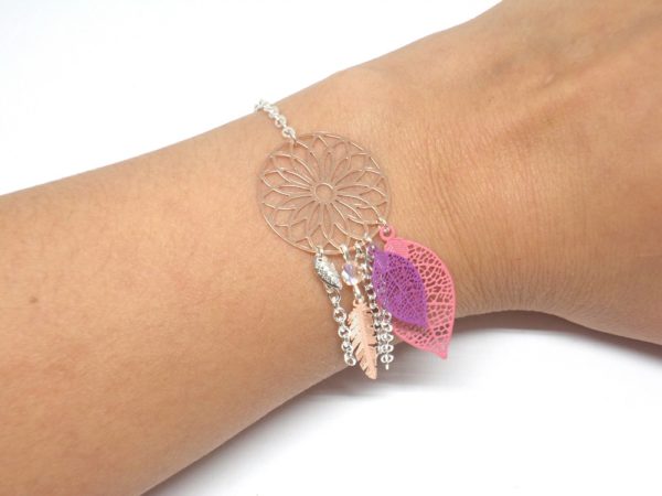 Bracelet girly chic attrape rêves dreamcatcher fines estampes rosaces feuilles et plumes perles en verre de Bohême rose violet or rose argenté bijou en édition limité par Odacassie les créations de Cassandre bijoux et accessoires faits main bijoux poétiques bohèmes romantiques idée cadeau femme