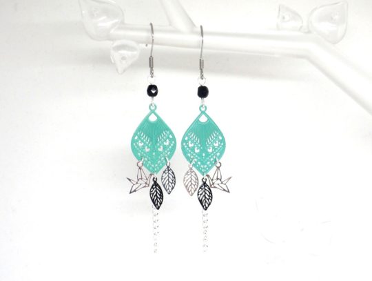 Boucles d'oreilles estampes gouttes sytlisées vert turquoise noir argenté feuilles oiseaux origami perles pièce unique acier inoxydable par Odacassie les créations de Cassandre bijoux et accessoires faits main bijoux poétiques bijoux bohèmes bijoux romantiques idée cadeau femme