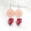 Boucles d'oreilles renards couleurs automnales fines estampes rouge ocre violet rose beige orange boucles d'oreilles acier inoxydable chirurgical attrape-rêves dreamcatcher par Odacassie les créations de Cassandre bijoux et accessoires faits main bijoux poétiques bijoux bohèmes bijoux romantiques