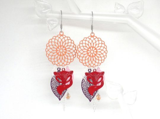 Boucles d'oreilles renards couleurs automnales fines estampes rouge ocre violet rose beige orange boucles d'oreilles acier inoxydable chirurgical attrape-rêves dreamcatcher par Odacassie les créations de Cassandre bijoux et accessoires faits main bijoux poétiques bijoux bohèmes bijoux romantiques