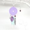 Sautoir attrape-rêves mauve violet vert d'eau et argenté avec fines estampes rosaces feuilles plumes et perles en verre de Bohême par Odacassie les créations de Cassandre bijoux et accessoires faits main bijoux poétiques bijoux bohèmes bijoux romantiques idée cadeau femme long collier