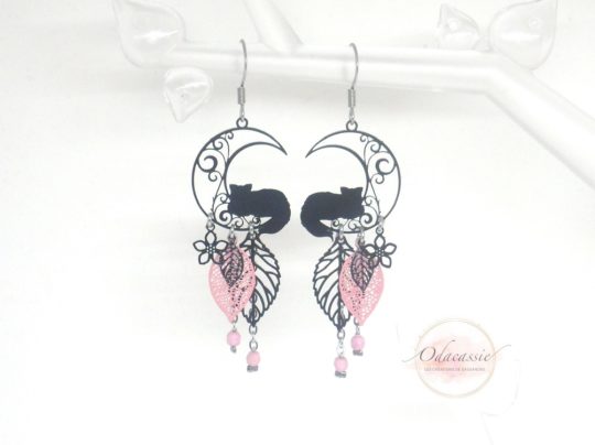 Boucles d'oreilles chats sur la lune noir rose acier inox par Odacassie