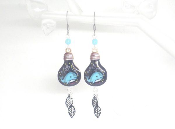 Boucles d'oreilles baleines ampoules électriques bleu noir rose fuchsia vert anis doré argenté bateaux origami étoiles feuilles perles acier inoxydable par Odacassie les créations de Cassandre bijoux et accessoires faits main bijoux poétiques bijoux bohèmes bijoux romantiques idée cadeau femme