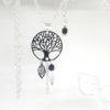 Collier arbre de vie noir argenté estampes feuilles perles par Odacassie les créations de Cassandre bijoux et accessoires faits main bijoux poétiques bijoux bohèmes bijoux romantiques idée cadeau femme