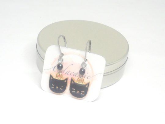 Boucles d'oreilles têtes de chats noirs dormeuses acier inoxydable doré argenté perles en verre de Bohême bijou enfant boucles d'oreilles enfants par Odacassie les créations de Cassandre bijoux et accessoires faits main bijoux poétiques bijoux bohèmes bijoux romantiques idée cadeau petite fille idée cadeau fillette