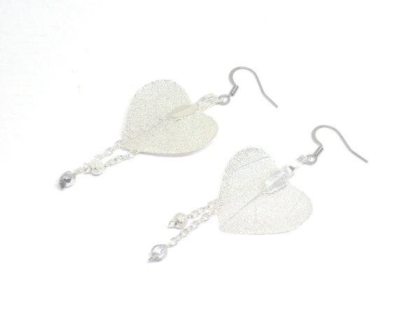 Boucles d'oreilles cœurs argentés feuilles perles stardust poussière d'étoile perles en verre de Bohême boucles d'oreilles Saint Valentin amoureux par Odacassie les créations de Cassandre bijoux et accessoires faits main bijoux romantiques bijoux bohèmes bijoux poétiques pièce unique