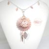 Bijou de grossesse or et rose argenté blanc attrape-rêves dreamcatcher avec cage fleurs et strass feuilles perles en verre de Bohême bola de grossesse pièce unique sur mesure commande personnalisée par Odacassie les créations de Cassandre bijoux et accessoires faits main bijoux poétiques bijoux bohèmes bijoux romantiques idée cadeau naissance idée cadeau grossesse idée cadeau femme enceinte