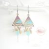 Boucles d'oreilles triangles dorées vert menthe vieux rose argenté acier inoxydable oiseaux origami feuilles perles en verre de Bohême sequins bijou en édition limitée par Odacassie les créations de Cassandre bijoux et accessoires faits main bijoux poétiques bijoux bohèmes bijoux romantiques idée cadeau femme