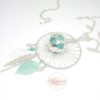 Idée cadeau femme enceinte bola de grossesse attrape-rêves dreamcatcher blanc vert d'eau turquoise clair argenté estampes feuilles plume perles pièce unique réalisée sur mesure par Odacassie les créations de Cassandre bijoux et accessoires faits main bijoux poétiques bijoux bohèmes bijoux romantiques idée cadeau future maman idée cadeau naissance idée cadeau grossesse