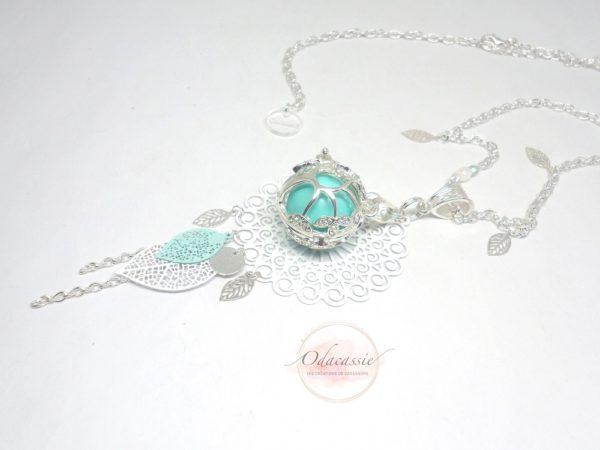 Bola arbre de vie strass attrape-rêves dreamcatcher feuilles perles argenté vert d'eau turquoise clair blanc bola de grossesse pièce unique par Odacassie les créations de Cassandre bijoux et accessoires faits main bijoux poétiques bijoux bohèmes bijoux romantiques cadeau idéal future maman cadeau idéal femme enceinte idée cadeau naissance