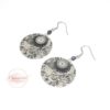 Boucles d'oreilles pailletées argentées noires collection fêtes de fin d'année 2019 modèle n°6 crochets d'oreilles acier inoxydable édition limitée par Odacassie les créations de Cassandre bijoux et accessoires faits main bijoux poétiques bijoux bohèmes bijoux romantiques idée cadaeau femme idée cadeau femme Noël