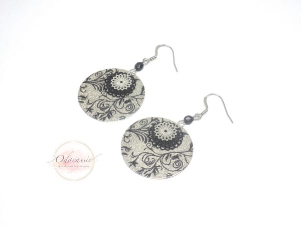 Boucles d'oreilles pailletées argentées noires collection fêtes de fin d'année 2019 modèle n°6 crochets d'oreilles acier inoxydable édition limitée par Odacassie les créations de Cassandre bijoux et accessoires faits main bijoux poétiques bijoux bohèmes bijoux romantiques idée cadaeau femme idée cadeau femme Noël