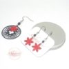 Duo mère fille boucles d'oreilles modèle n°2 enfant fines estampes fleurs rouge et noir argenté dormeuses acier inoxydable modèle adulte disponible en boutique bijou en édition limitée par Odacassie les créations de Cassandre bijoux et accessoires faits main bijoux faits main bijoux poétiques bijoux bohèmes bijoux romantiques idée cadeau femme idée cadeau mère fille