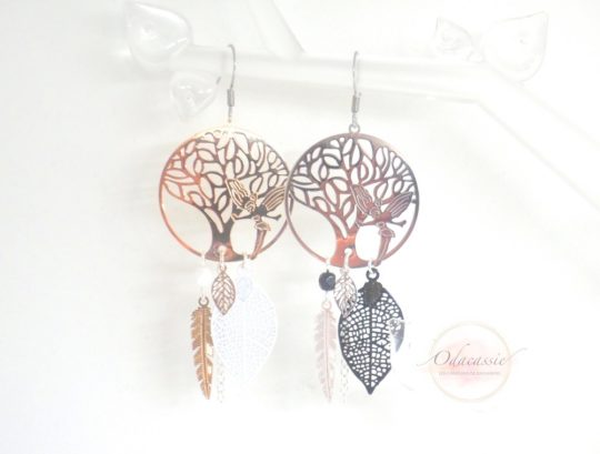 Boucles d'oreilles fées doré ou argenté au choix fines estampes arbres et fées plumes feuilles perles esprit attrape-rêves acier inoxydable blanc noir par Odacassie les créations de Cassandre bijoux et accessoires faits main bijoux poétiques bijoux bohèmes bijoux romantiques